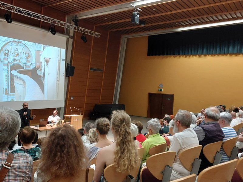 <img alt="" src="/user/pages/04.evenements/tous-les-evenements/le-couturier-des-papes/Sorcinelli.jpeg?title" width="1024" height="576" />