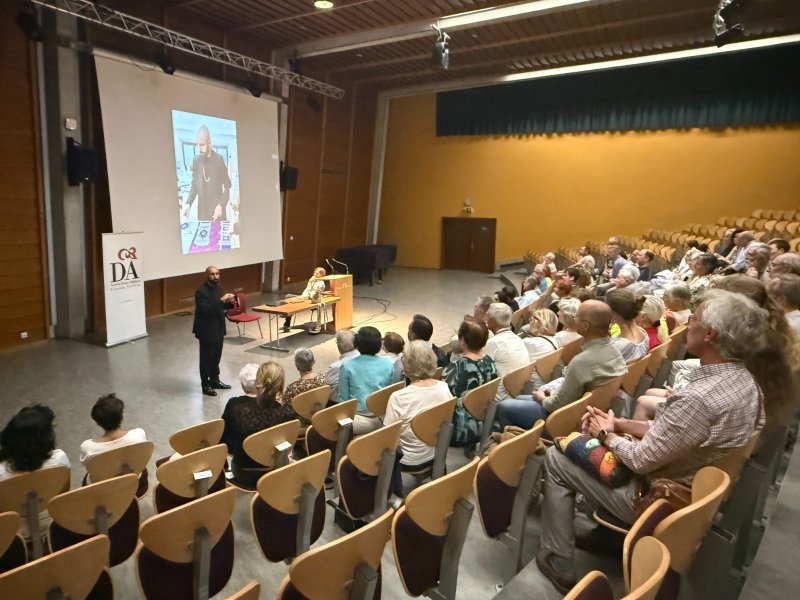 <img alt="" src="/user/pages/04.evenements/tous-les-evenements/le-couturier-des-papes/Sorcinelli8.jpeg?title" width="800" height="600" />