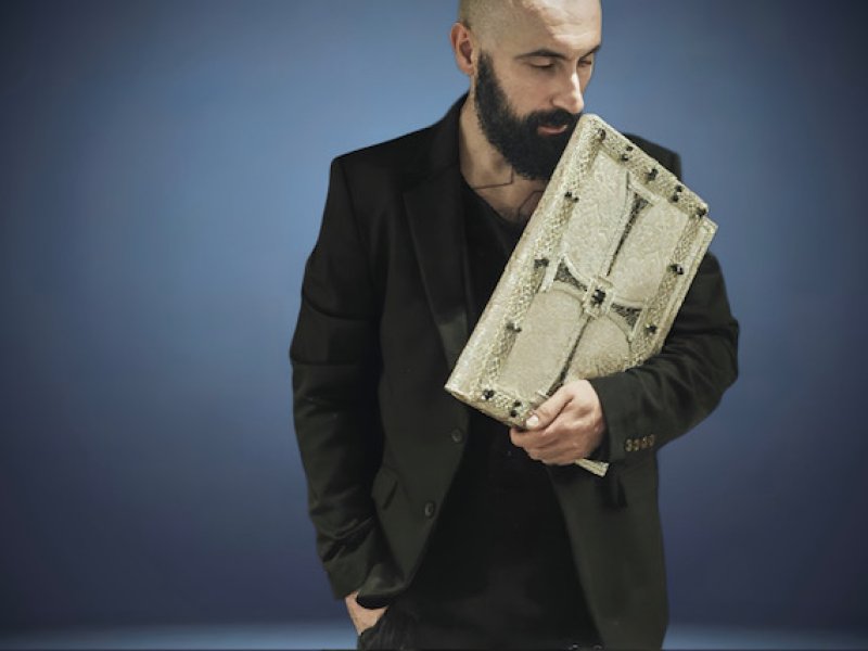 <img alt="" src="/user/pages/04.evenements/tous-les-evenements/le-couturier-des-papes/1_Filippo Sorcinelli.JPG?title" width="320" height="213" />